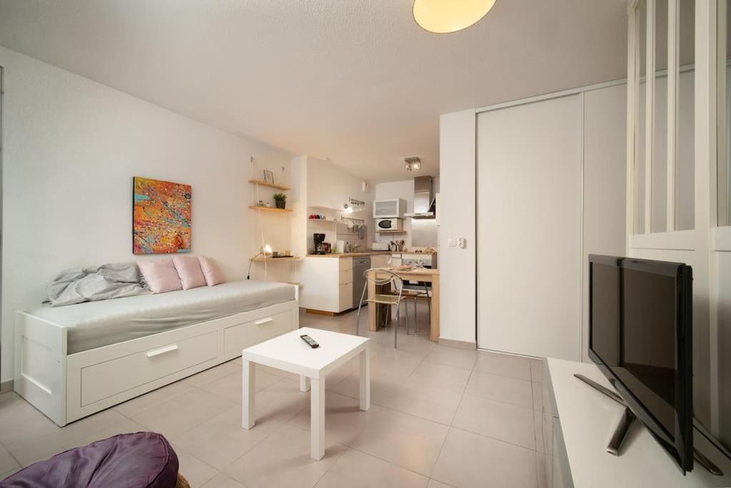 Fully Equipped Apartment With Terrace Sleeps 4 Marseille Exteriör bild